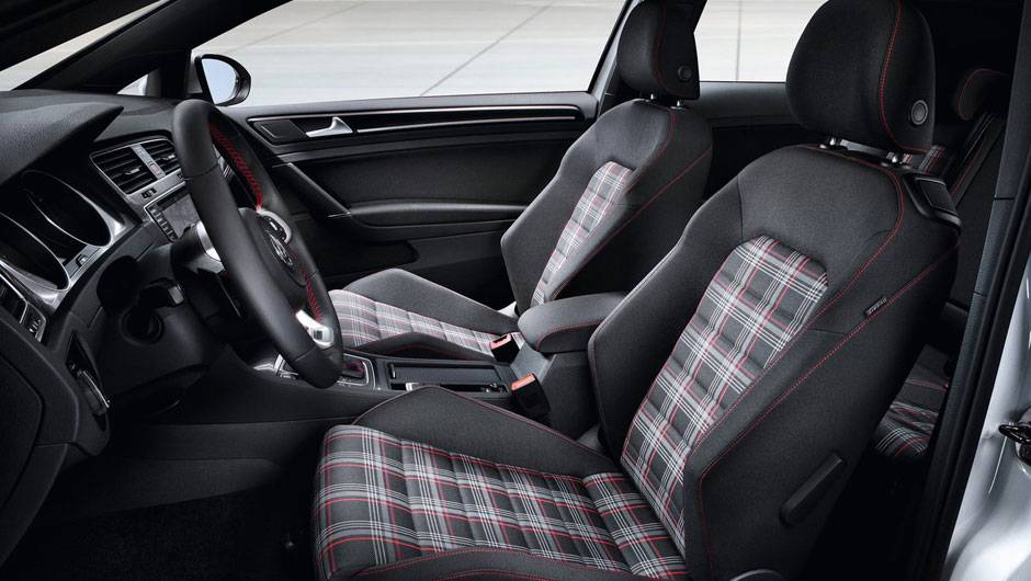 A vers&atilde;o de produ&ccedil;&atilde;o do GTI ser&aacute; feita em 2013. | <a href="https://quatrorodas.abril.com.br/saloes/paris/2012/golf-chega-setima-geracao-702391.shtml" rel="migration">Leia mais</a>