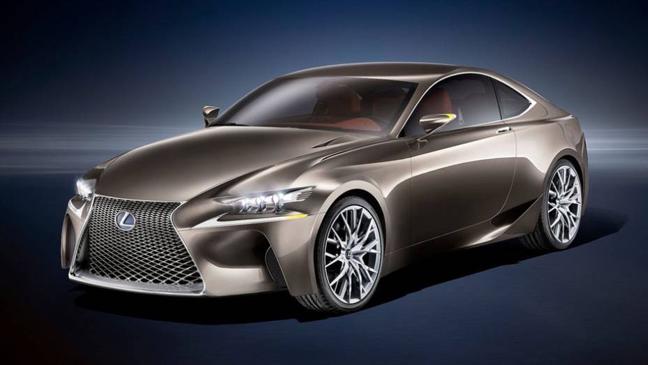 A Lexus revelou o LF-CC concept, coupé que traz visual bastante inovador e poderá inspirar o design do novo IS, em 2014. | <a href="%20https://quatrorodas.abril.com.br/saloes/paris/2012/lexus-lf-cc-702448.shtml" rel="migration">Leia mais</a>