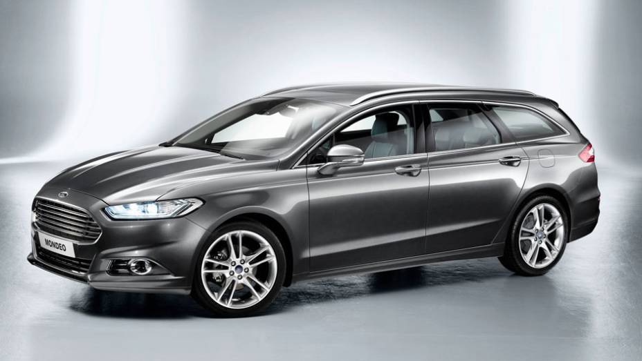 ... e uma versão wagon. | <a href="https://quatrorodas.abril.com.br/saloes/paris/2012/ford-mondeo-702566.shtml" rel="migration">Leia mais</a>