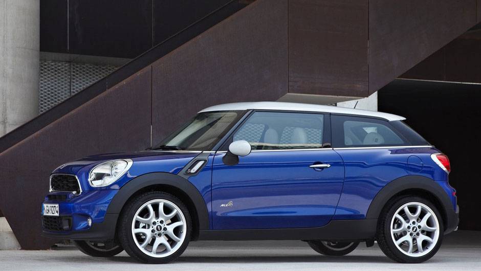 O carro &eacute; um Sport Activity Coupe e oferece amplo espa&ccedil;o interno para quatro ocupantes. | <a href="https://quatrorodas.abril.com.br/salao-do-automovel/2012/carros/paceman-703966.shtml" rel="migration">Leia mais</a>