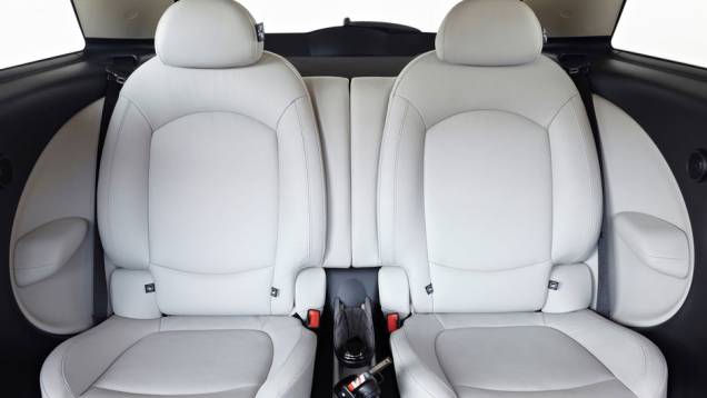 Entre os opcionais para o modelo estão o câmbio automático de seis marchas, o sistema de tração integral ALL4l, além de rodas aro 18" e 19". | <a href="https://quatrorodas.abril.com.br/salao-do-automovel/2012/carros/paceman-703966.shtml" rel="migration">Leia mais</a> Entre os opcionais para o modelo estão o câmbio automático de seis marchas, o sistema de tração integral ALL4l, além de rodas aro 18" e 19". | <a href="https://quatrorodas.abril.com.br/salao-do-automovel/2012/carros/paceman-703966.shtml" rel="migration">Leia mais</a>