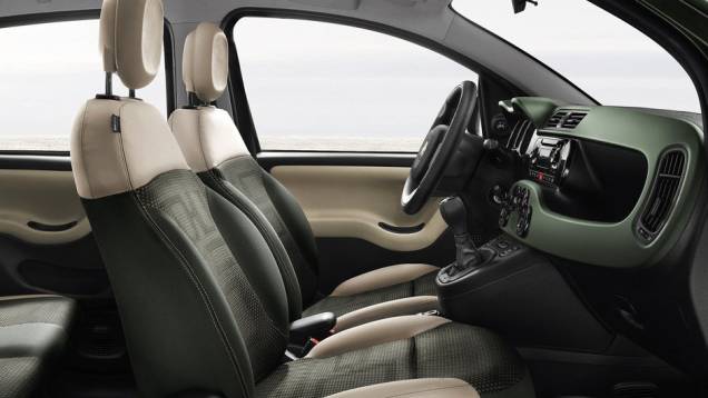 O interior traz revestimento exclusivo em três opções de cores e apliques em couro ecológico. | <a href="%20https://quatrorodas.abril.com.br/saloes/paris/2012/fiat-panda-4x4-702561.shtml" rel="migration">Leia mais</a>