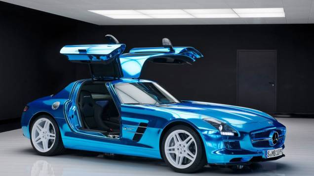 Portas "asa de gaivota" | <a href="https://quatrorodas.abril.com.br/saloes/paris/2012/mercedes-benz-sls-electric-drive-703458.shtml" rel="migration">Leia mais</a>