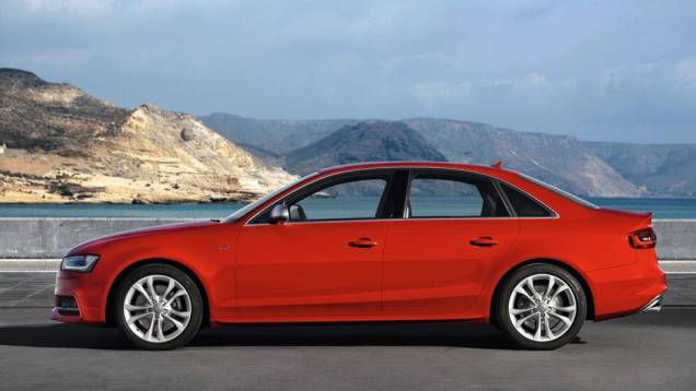 Os preços estão fixados em R$ 345 mil e R$ 350 mil, respectivamente | <a href="https://quatrorodas.abril.com.br/salao-do-automovel/2012/carros/s4-s4-avant-704307.shtml" rel="migration">Leia mais</a> Os preços estão fixados em R$ 345 mil e R$ 350 mil, respectivamente | <a href="https://quatrorodas.abril.com.br/salao-do-automovel/2012/carros/s4-s4-avant-704307.shtml" rel="migration">Leia mais</a>