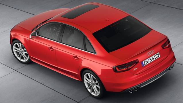 O motor entrega 333 cv de potência | <a href="https://quatrorodas.abril.com.br/salao-do-automovel/2012/carros/s4-s4-avant-704307.shtml" rel="migration">Leia mais</a> O motor entrega 333 cv de potência | <a href="https://quatrorodas.abril.com.br/salao-do-automovel/2012/carros/s4-s4-avant-704307.shtml" rel="migration">Leia mais</a>