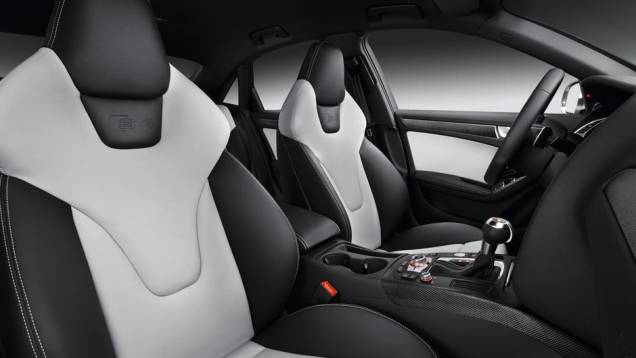Os S4 têm sistema Quattro de tração integral | <a href="https://quatrorodas.abril.com.br/salao-do-automovel/2012/carros/s4-s4-avant-704307.shtml" rel="migration">Leia mais</a> Os S4 têm sistema Quattro de tração integral | <a href="https://quatrorodas.abril.com.br/salao-do-automovel/2012/carros/s4-s4-avant-704307.shtml" rel="migration">Leia mais</a>