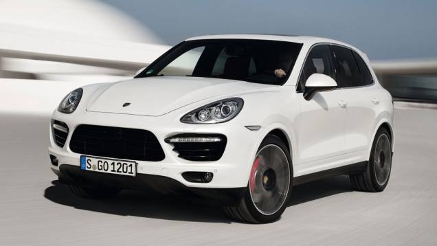 SUV ganhou potência no motor e manteve o mesmo consumo | <a href="https://quatrorodas.abril.com.br/saloes/los-angeles/2012/porsche-cayenne-turbo-s-724271.shtml" rel="migration">Leia mais</a>