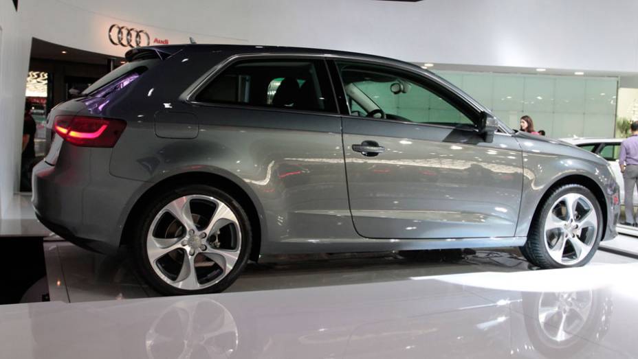 Potência gerada é de 180 cv <a href="https://quatrorodas.abril.com.br/salao-do-automovel/2012/carros/a3-sport-709767.shtml" rel="migration">Leia mais</a>