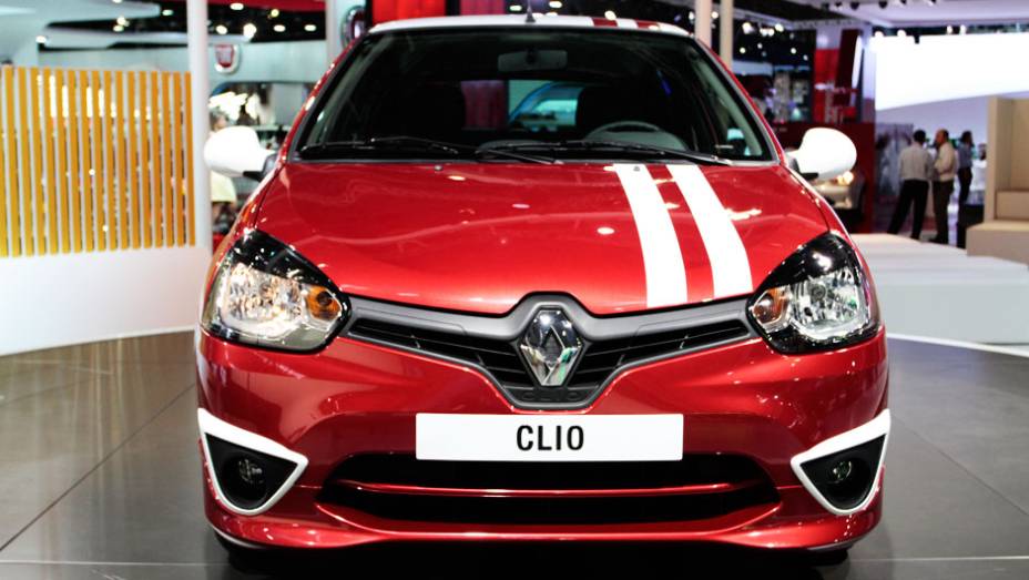 A versão do Clio que está no Salão do Automóvel tem kit esportivo <a href="https://quatrorodas.abril.com.br/salao-do-automovel/2012/carros/clio-706987.shtml%3ELeia%20mais%3C/a%3E" rel="migration"></a>