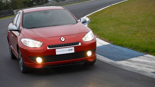 O Fluence GT é criado pela Renault Sport, responsável pela preparação dos modelos esportivos da marca | <a href="https://quatrorodas.abril.com.br/carros/lancamentos/renault-fluence-gt-721405.shtml" rel="migration">Leia mais</a>