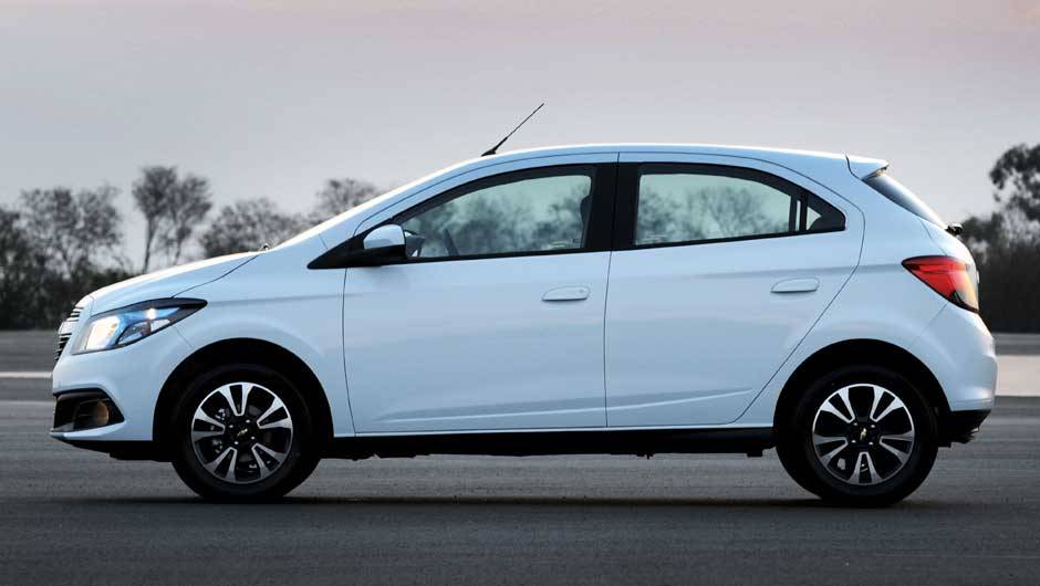 A linha de cintura elevada deixa o Onix com apar&ecirc;ncia mais esportiva | <a href="https://quatrorodas.abril.com.br/salao-do-automovel/2012/carros/onix-708485.shtml" rel="migration">Leia mais</a>