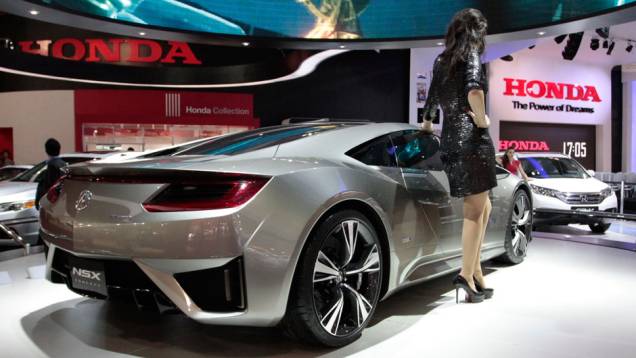A responsável pelo retorno do NSX será a Acura, marca de luxo do grupo Honda que desembarcará no Brasil em 2015 | <a href="https://quatrorodas.abril.com.br/salao-do-automovel/2012/carros/nsx-710745.shtml" rel="migration">Leia mais</a>
