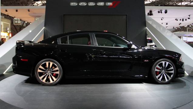 Motor utilizado é um V8 Hemi 6.4 <a href="https://quatrorodas.abril.com.br/salao-do-automovel/2012/carros/charger-srt8-super-bee-703995.shtml" rel="migration">Leia mais</a> Motor utilizado é um V8 Hemi 6.4 <a href="https://quatrorodas.abril.com.br/salao-do-automovel/2012/carros/charger-srt8-super-bee-703995.shtml" rel="migration">Leia mais</a>