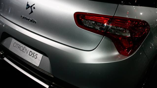 Na Europa, o DS5 tem duas opções de acerto do motor | <a href="https://quatrorodas.abril.com.br/salao-do-automovel/2012/carros/ds5-703947.shtml" rel="migration">Leia mais</a> Na Europa, o DS5 tem duas opções de acerto do motor | <a href="https://quatrorodas.abril.com.br/salao-do-automovel/2012/carros/ds5-703947.shtml" rel="migration">Leia mais</a>