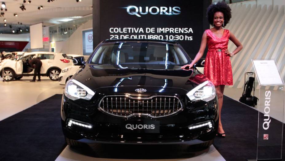 Ele chegará ao mercado nacional em 2013 para concorrer com nomes de peso da categoria | <a href="https://quatrorodas.abril.com.br/salao-do-automovel/2012/carros/quoris-703976.shtml" rel="migration">Leia mais</a>