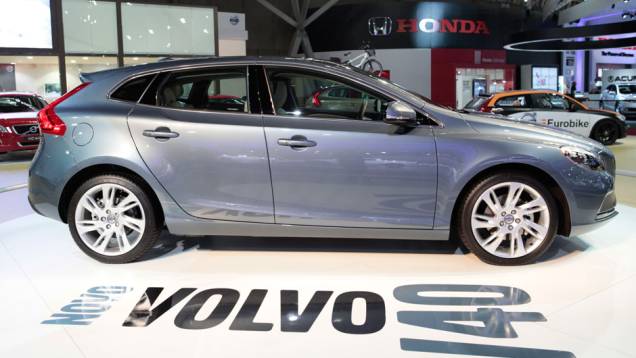 O modelo é considerado por alguns especialistas como o mais seguro do mundo | <a href="https://quatrorodas.abril.com.br/salao-do-automovel/2012/carros/v40-703905.shtml" rel="migration">Leia mais</a> O modelo é considerado por alguns especialistas como o mais seguro do mundo | <a href="https://quatrorodas.abril.com.br/salao-do-automovel/2012/carros/v40-703905.shtml" rel="migration">Leia mais</a>