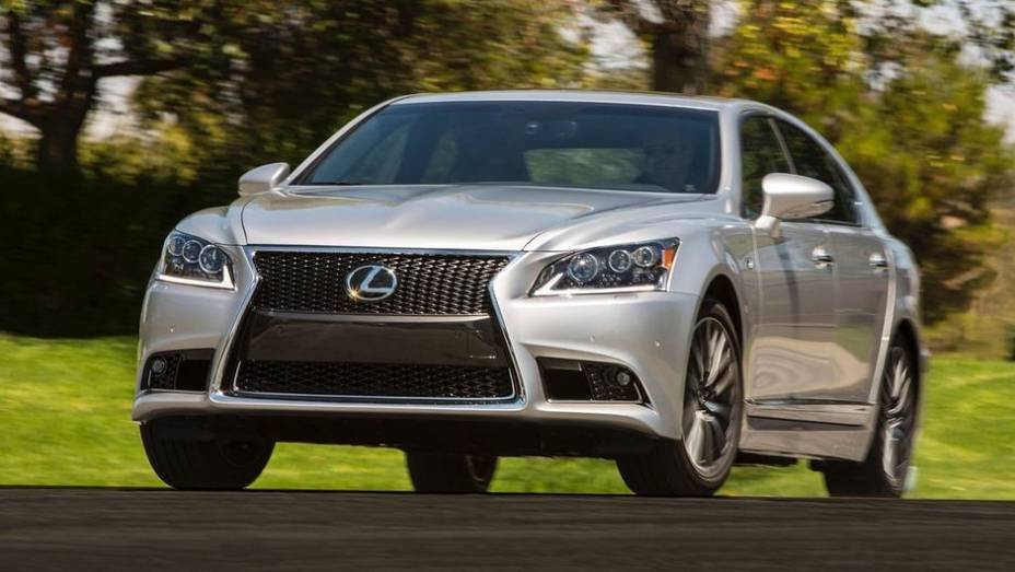 Fechando o trio de sucesso da companhia, a Lexus obteve o terceiro lugar | <a href="http://quatrorodas.abril.com.br/noticias/mercado/marcas-japonesas-sao-mais-confiaveis-diz-pesquisa-712948.shtml" rel="migration">Leia mais</a>