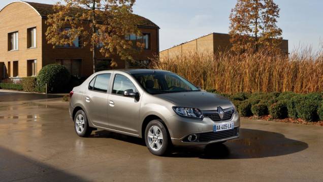 Clone do novo Logan? A Renault decidiu recorrer ao sedã da Dacia na hora de renovar o Symbol | <a href="https://quatrorodas.abril.com.br/noticias/fabricantes/novo-renault-symbol-copia-logan-713806.shtml" rel="migration">Leia mais</a>