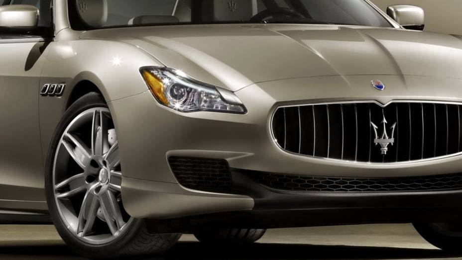 Maserati revela as primeiras imagens e informações do Quattroporte | <a href="https://quatrorodas.abril.com.br/noticias/mercado/maserati-revela-novo-quattroporte-715235.shtml" rel="migration">Leia mais</a>