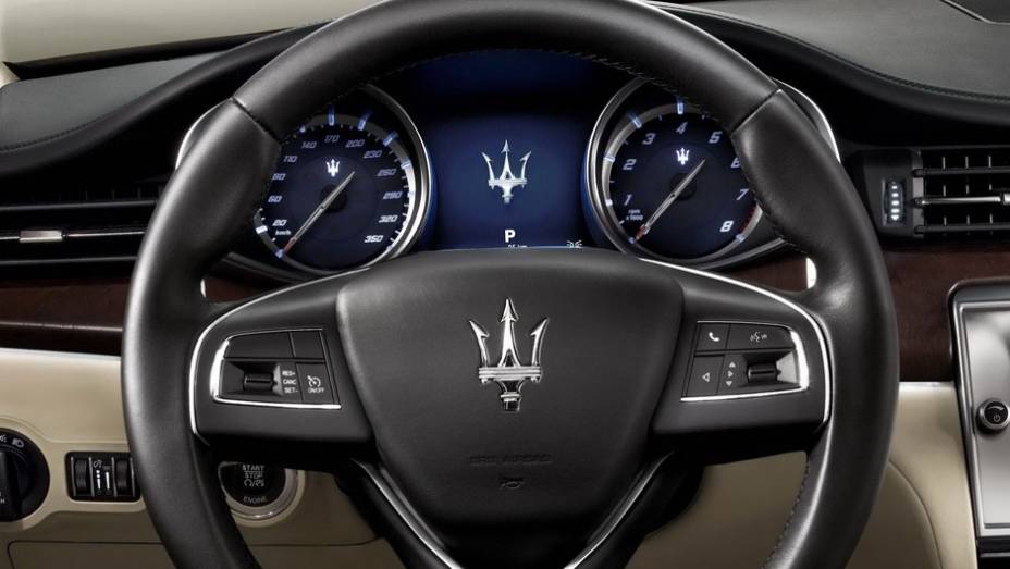 Maserati revela as primeiras imagens e informações do Quattroporte | <a href="https://quatrorodas.abril.com.br/noticias/mercado/maserati-revela-novo-quattroporte-715235.shtml" rel="migration">Leia mais</a>