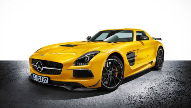 Modelo foi apresentado no Salão de Los Angeles e teve preço revelado| <a href="https://quatrorodas.abril.com.br/noticias/fabricantes/mercedes-revela-preco-sls-amg-black-series-735042.shtml" rel="migration">Leia mais</a>