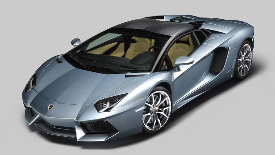 Chegou a vez do mundo conhecer o Aventador Roadster LP700-4, um dos modelos mais aguardados pelos fãs da marca | <a href="%20https://quatrorodas.abril.com.br/saloes/los-angeles/2012/lamborghini-aventador-roadster-lp700-4-724245.shtml" rel="migration">Leia mais</a>