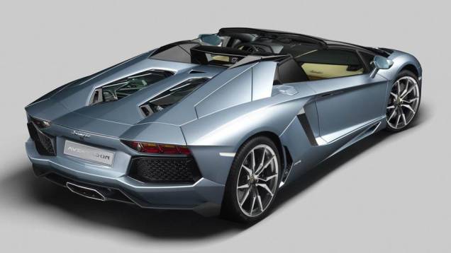 O material utilizado na fabricação do item é um composto mais resistente que o titânio | <a href="https://quatrorodas.abril.com.br/saloes/los-angeles/2012/lamborghini-aventador-roadster-lp700-4-724245.shtml" rel="migration">Leia mais</a>