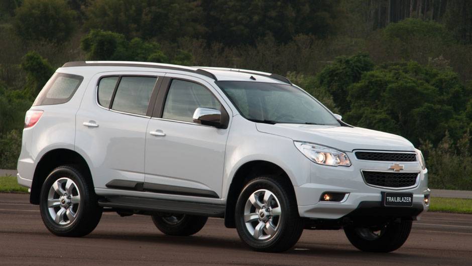 Segundo a GM, ela foi desenvolvida simultaneamente ao projeto da S10, e n&atilde;o &eacute; uma simples adapta&ccedil;&atilde;o da picape | <a href="https://quatrorodas.abril.com.br/carros/lancamentos/chevrolet-trailblazer-718248.shtml" target="_blank" rel="migration">Leia mais</a>