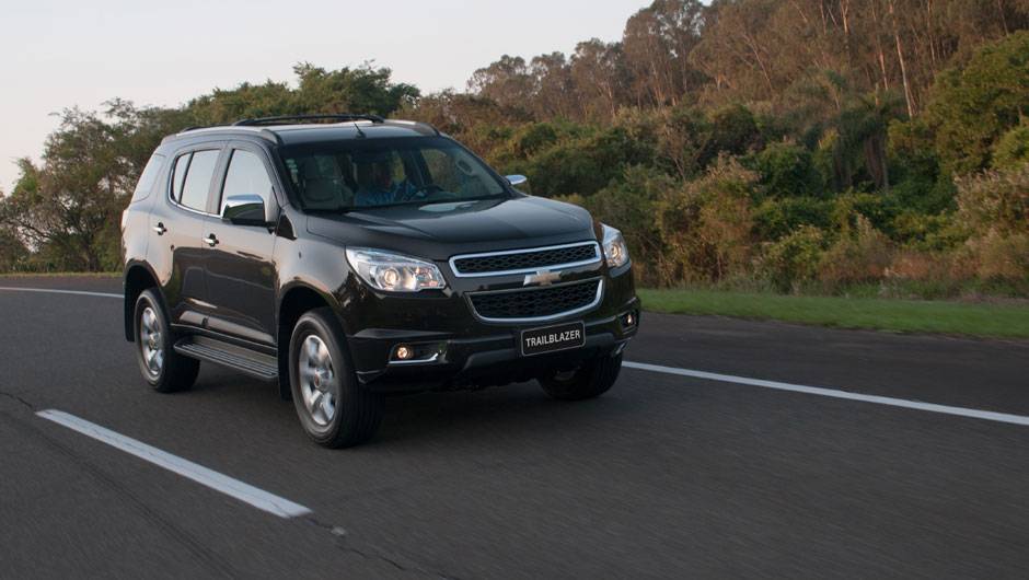 Com 4,87 metros de comprimento, a Trailblazer oferece espa&ccedil;o de sobra para levar at&eacute; sete pessoas | <a href="https://quatrorodas.abril.com.br/carros/lancamentos/chevrolet-trailblazer-718248.shtml" target="_blank" rel="migration">Leia mais</a>