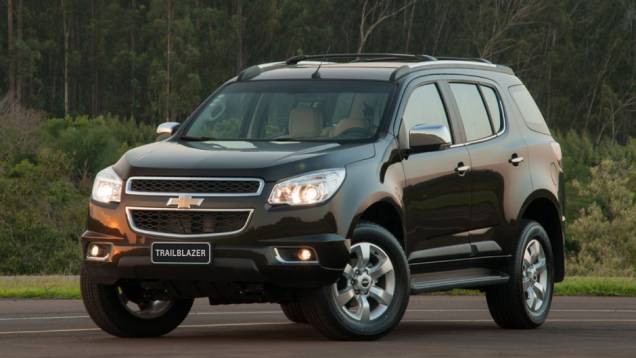 A novidade será oferecida em versão única de acabamento LTZ, com motorizações 2.8 turbodiesel e 3.6 V6 a gasolina | <a href="https://quatrorodas.abril.com.br/carros/lancamentos/chevrolet-trailblazer-718248.shtml" target="_blank" rel="migration">Leia mais</a>