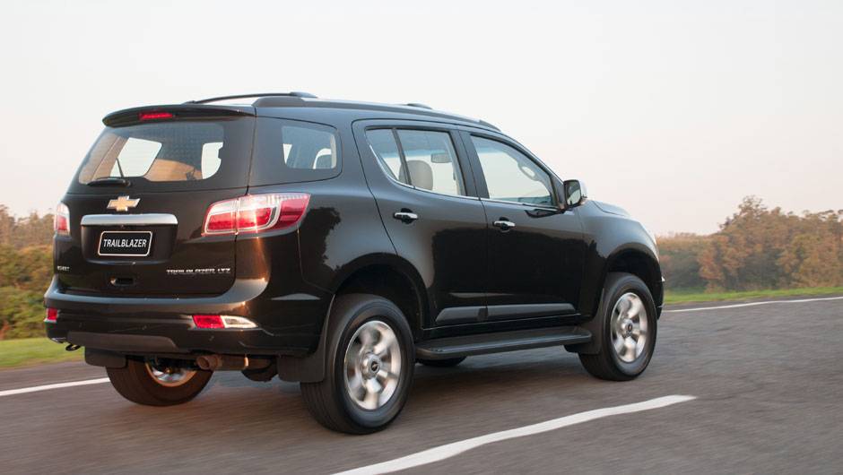 A Trailblazer tem detalhes exclusivos, incluindo a linha de cintura ascendente | <a href="https://quatrorodas.abril.com.br/carros/lancamentos/chevrolet-trailblazer-718248.shtml" target="_blank" rel="migration">Leia mais</a>