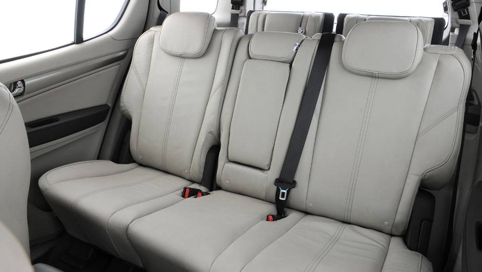 As duas fileiras da parte traseira ficam em posi&ccedil;&atilde;o mais elevada do que os bancos dianteiros, proporcionando uma melhor visibilidade | <a href="https://quatrorodas.abril.com.br/carros/lancamentos/chevrolet-trailblazer-718248.shtml" target="_blank" rel="migration">Leia mai</a>
