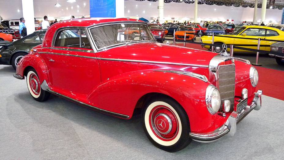 Mercedes-Benz 300S | <a href="https://quatrorodas.abril.com.br/noticias/classicos//salao-internacional-veiculos-antigos-sp-722125.shtml" rel="migration">Leia mais</a> | <a href="https://quatrorodas.abril.com.br/reportagens/classicos/mapa-classicos-722865.shtml" rel="migration">O mapa dos</a>