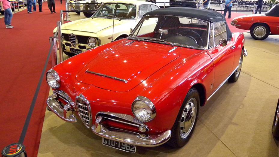 Alfa Romeo Giulietta Spider | <a href="https://quatrorodas.abril.com.br/noticias/classicos//salao-internacional-veiculos-antigos-sp-722125.shtml" rel="migration">Leia mais</a>