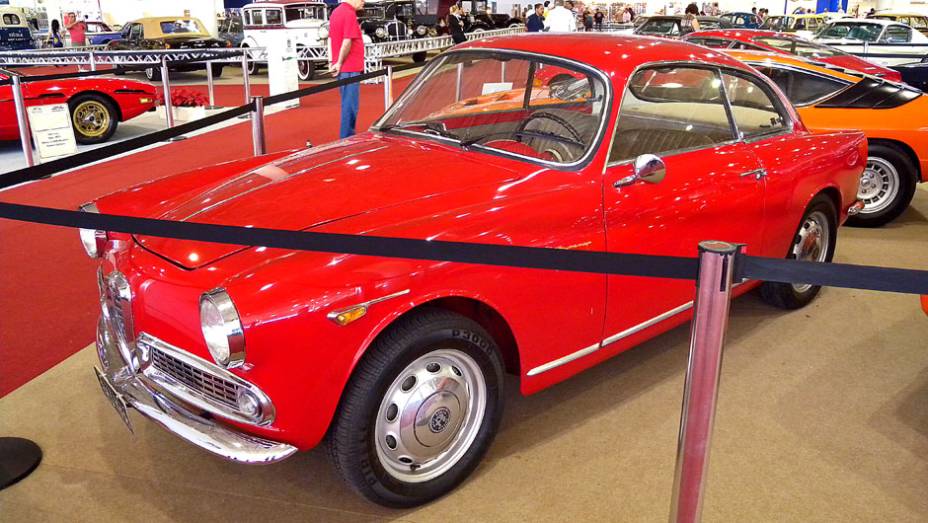 Alfa Romeo Giulietta Sprint Veloce | <a href="https://quatrorodas.abril.com.br/noticias/classicos//salao-internacional-veiculos-antigos-sp-722125.shtml" rel="migration">Leia mais</a>