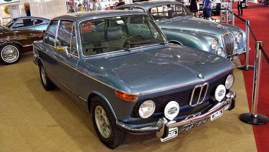 BMW 2002 | <a href="https://quatrorodas.abril.com.br/noticias/classicos//salao-internacional-veiculos-antigos-sp-722125.shtml" rel="migration">Leia mais</a> | <a href="https://quatrorodas.abril.com.br/reportagens/classicos/mapa-classicos-722865.shtml" rel="migration">O mapa dos clássicos</a>