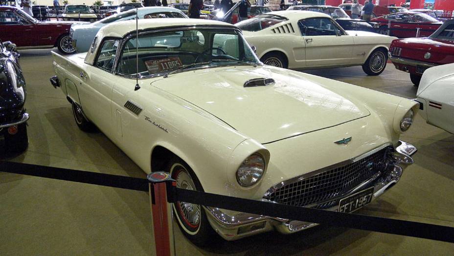 Ford Thunderbird | <a href="https://quatrorodas.abril.com.br/noticias/classicos//salao-internacional-veiculos-antigos-sp-722125.shtml" rel="migration">Leia mais</a> | <a href="https://quatrorodas.abril.com.br/reportagens/classicos/mapa-classicos-722865.shtml" rel="migration">O mapa dos cl</a>