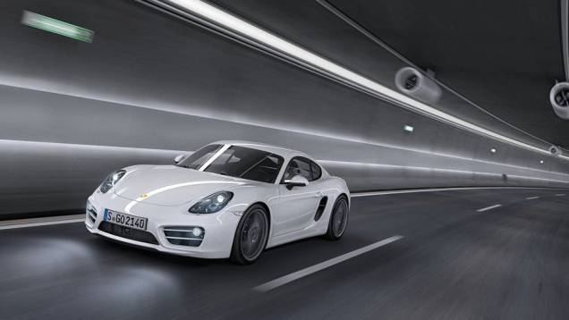 Quanto à motorização, o modelo oferecerá duas opções. Uma delas é 2.7 de seis cilindros, que entrega 275 cavalos de potência | <a href="%20https://quatrorodas.abril.com.br/saloes/los-angeles/2012/porsche-cayman-coupe-724529.shtml" rel="migration">Leia mais</a> Quanto à motorização, o modelo oferecerá duas opções. Uma delas é 2.7 de seis cilindros, que entrega 275 cavalos de potência | <a href="%20https://quatrorodas.abril.com.br/saloes/los-angeles/2012/porsche-cayman-coupe-724529.shtml" rel="migration">Leia mais</a>