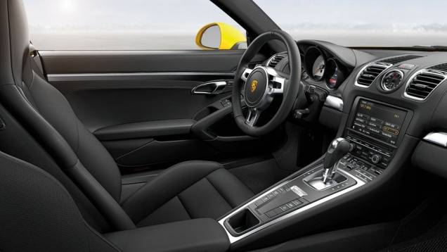 A outra, que irá equipar o Cayman Coupe S, é a 3.4 de 325 cv | <a href="https://quatrorodas.abril.com.br/saloes/los-angeles/2012/porsche-cayman-coupe-724529.shtml" rel="migration">Leia mais</a> A outra, que irá equipar o Cayman Coupe S, é a 3.4 de 325 cv | <a href="https://quatrorodas.abril.com.br/saloes/los-angeles/2012/porsche-cayman-coupe-724529.shtml" rel="migration">Leia mais</a>