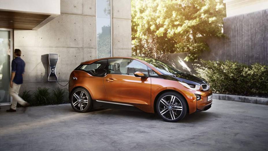 O modelo tem pequenas diferenças visuais em relação ao i3... | <a href="https://quatrorodas.abril.com.br/saloes/los-angeles/2012/bmw-i3-coupe-concept-724055.shtml" rel="migration">Leia mais</a>