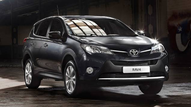 A Toyota divulgou as primeiras imagens oficiais da nova geração do RAV4 | <a href="https://quatrorodas.abril.com.br/saloes/los-angeles/2012/toyota-rav4-2013-724532.shtml" rel="migration">Leia mais</a>