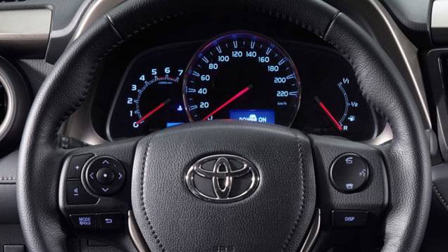 O RAV4 chegará renovado às concessionárias norte-americanas no início de 2013 | <a href="https://quatrorodas.abril.com.br/saloes/los-angeles/2012/toyota-rav4-2013-724532.shtml" rel="migration">Leia mais</a> O RAV4 chegará renovado às concessionárias norte-americanas no início de 2013 | <a href="https://quatrorodas.abril.com.br/saloes/los-angeles/2012/toyota-rav4-2013-724532.shtml" rel="migration">Leia mais</a>