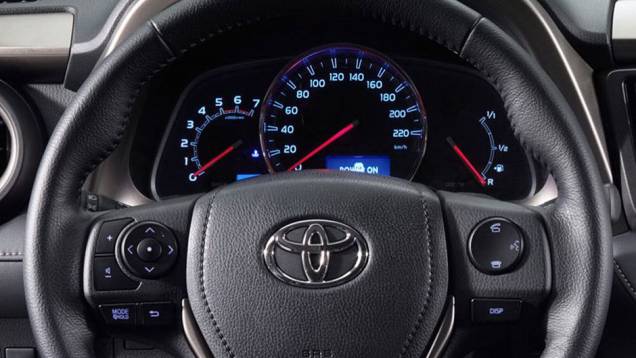 O RAV4 chegará renovado às concessionárias norte-americanas no início de 2013 | <a href="https://quatrorodas.abril.com.br/saloes/los-angeles/2012/toyota-rav4-2013-724532.shtml" rel="migration">Leia mais</a>