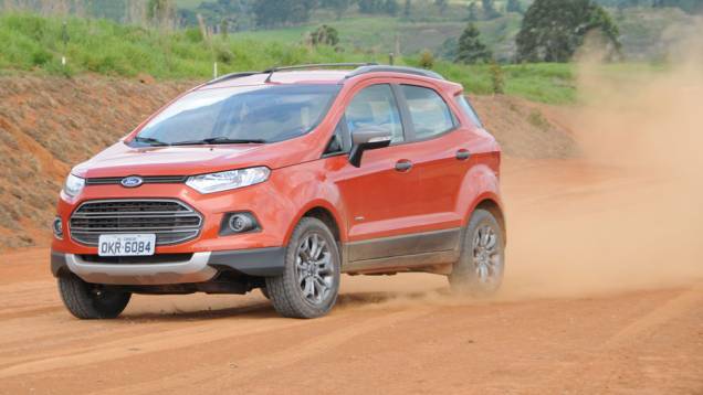 SUV custa a partir de 66.090 reais | <a href="https://quatrorodas.abril.com.br/noticias/mercado/ford-lanca-ecosport-4wd-porwershift-725244.shtml" rel="migration">Leia mais</a>