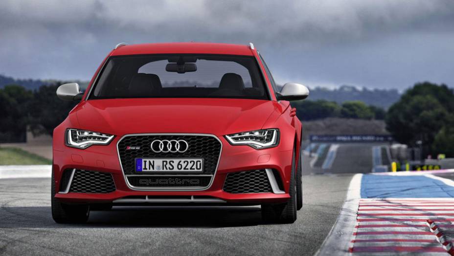 Já viu uma perua com cara de poucos amigos? Prazer, Audi RS6 Avant | <a href="https://quatrorodas.abril.com.br/saloes/detroit/2013/audi-rs6-avant-730408.shtml" rel="migration">Leia mais</a>