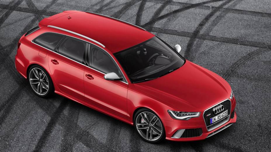 Entre os itens de série, a perua traz sistema multimídia MMI e rodas de 20 polegadas | <a href="%20https://quatrorodas.abril.com.br/saloes/detroit/2013/audi-rs6-avant-730408.shtml" rel="migration">Leia mais</a>