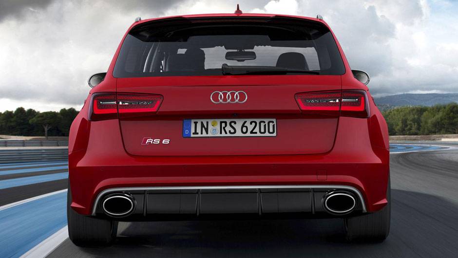 As vistosas sa&iacute;das de escape chamam aten&ccedil;&atilde;o na traseira | <a href="https://quatrorodas.abril.com.br/saloes/detroit/2013/audi-rs6-avant-730408.shtml" rel="migration">Leia mais</a>