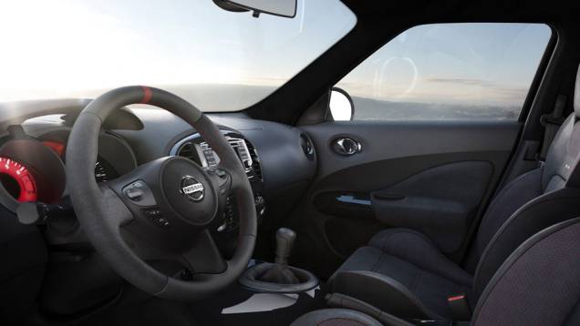 Modelo conta com acabamento exclusivo na parte interna e externa| <a href="https://quatrorodas.abril.com.br/noticias/nissan-revela-juke-nismo-725662.shtml" rel="migration">Leia mais</a> Modelo conta com acabamento exclusivo na parte interna e externa| <a href="https://quatrorodas.abril.com.br/noticias/nissan-revela-juke-nismo-725662.shtml" rel="migration">Leia mais</a>