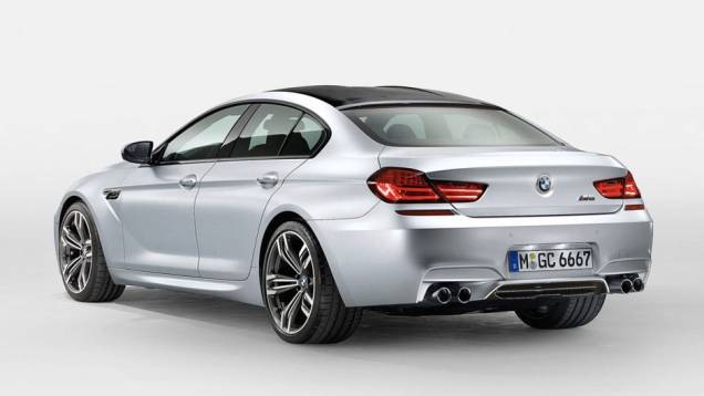 A roupagem esportiva caiu bem no cupê de quatro portas | <a href="https://quatrorodas.abril.com.br/saloes/detroit/2013/bmw-m6-gran-coupe-730380.shtml" rel="migration">Leia mais</a>