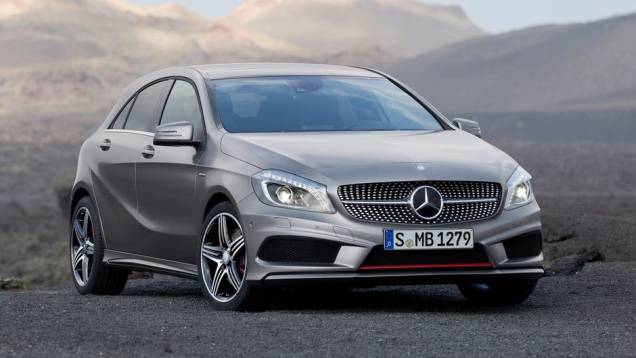 A nova Classe A da Mercedes-Benz parece ter se acertado como hatch, e não mais minivan. | <a href="https://quatrorodas.abril.com.br/noticias/mercado/definidos-finalistas-carro-ano-2013-europa-728106.shtml" rel="migration">Leia mais</a>